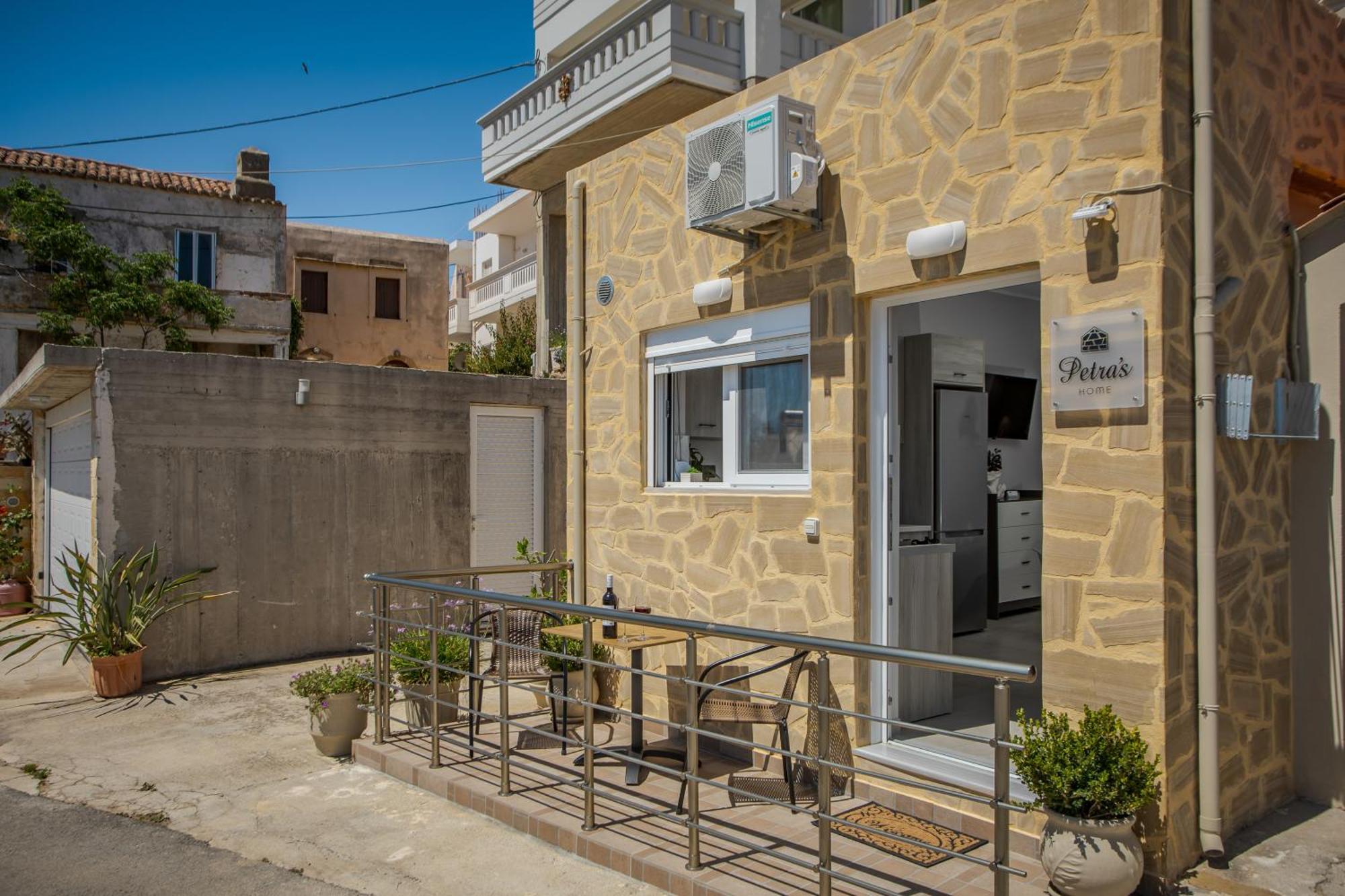 Petra'S Charming Home, 500M To Beach Ханья Экстерьер фото
